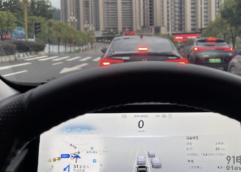 小鹏P5红绿灯显示在哪升级