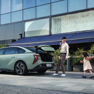 2025 款红旗 EH7 纯电轿车上市：CLTC 续航最高 820km，售价 20.88 万元起 ...